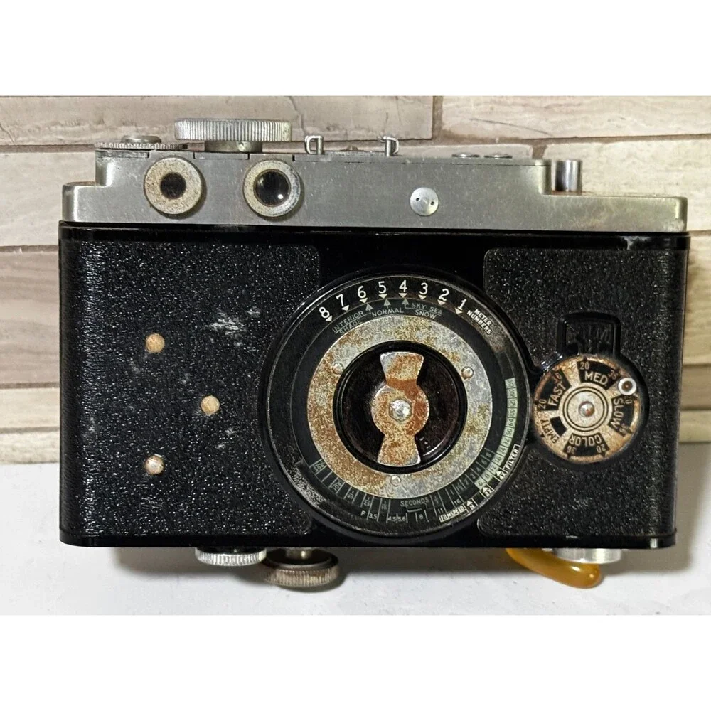 Universal Camera Company Buccaneer 35mm Film camera Untested